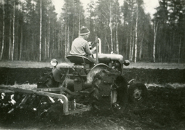vanha traktori